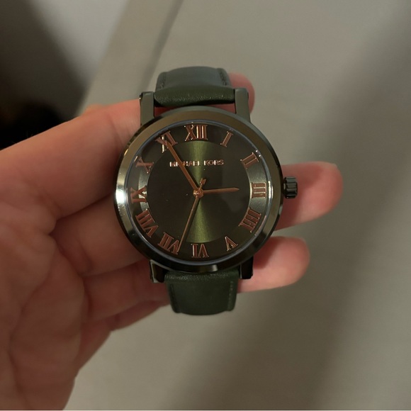 Michael Kors Women’s Watch - Picture 3 of 10